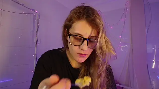 Giia paiige18 online show from February 17, 1:19 pm