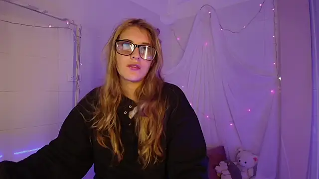 Giia paiige18 online show from October 31, 3:03 am