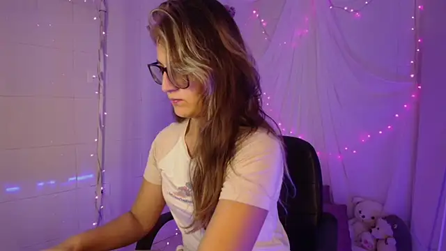 Giia paiige18 online show from September 18, 12:57 am