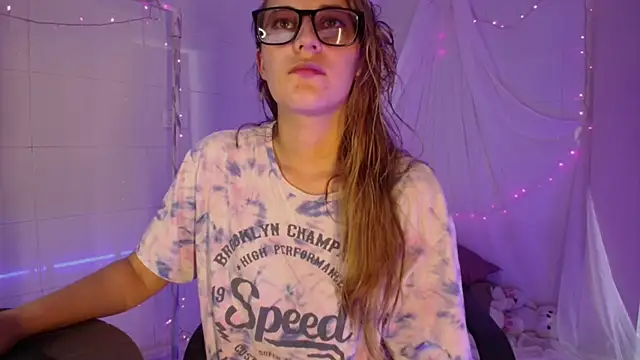 Giia paiige18 online show from December 1, 1:12 pm