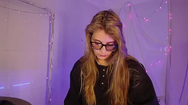 Giia paiige18 online show from November 15, 11:20 pm