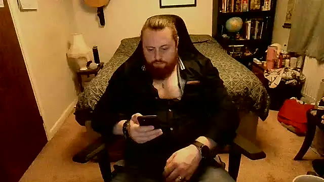 Snapshot of Hairy_Guy30 chatting on November 27, 11:16 pm Hairy Guy30 online show from November 27, 11:16 pm