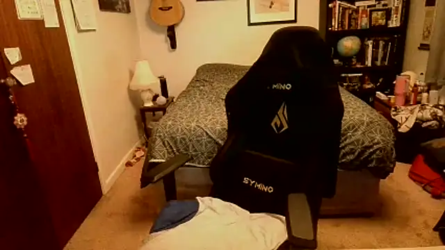 Snapshot of Hairy_Guy30 chatting on November 28, 11:38 pm Hairy Guy30 online show from November 28, 11:38 pm