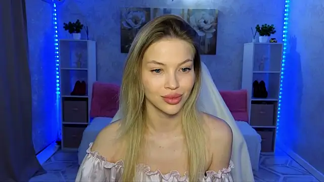 EmmyMills online show from February 19, 9:12 pm