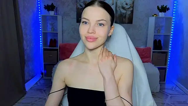 EmmyMills online show from March 27, 9:38 pm