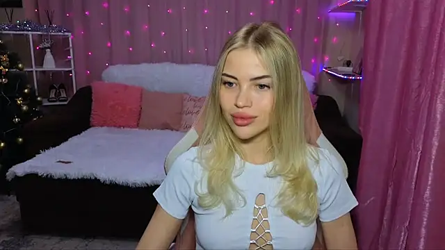 EmmyMills online show from December 8, 9:30 pm