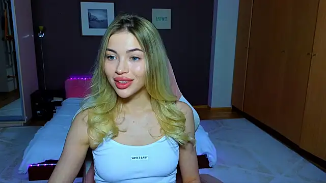 EmmyMills online show from February 19, 6:10 pm