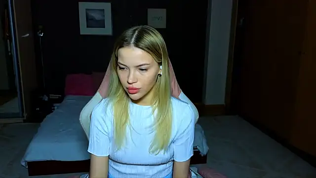 EmmyMills online show from February 16, 10:22 pm