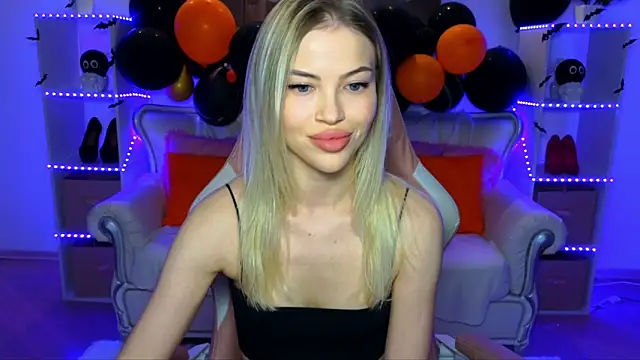 EmmyMills online show from November 3, 10:24 pm