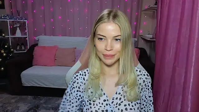 EmmyMills online show from December 5, 10:06 pm