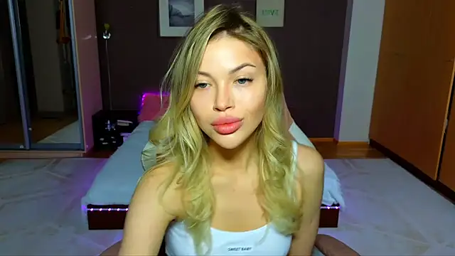 EmmyMills online show from February 13, 9:27 pm