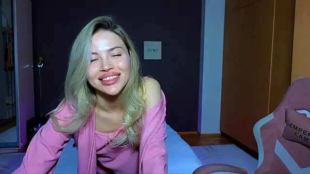 EmmyMills online show from February 12, 11:51 pm