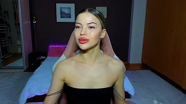 EmmyMills online show from February 23, 10:20 pm