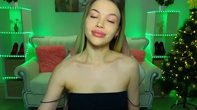 EmmyMills online show from December 20, 9:39 pm