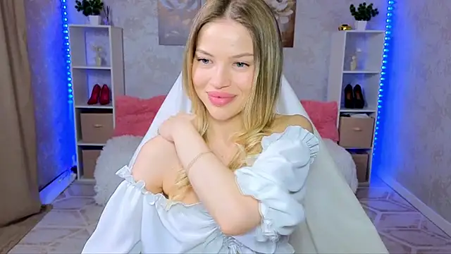 EmmyMills online show from March 28, 8:54 pm