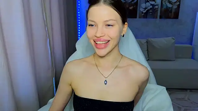 EmmyMills online show from March 25, 9:30 am