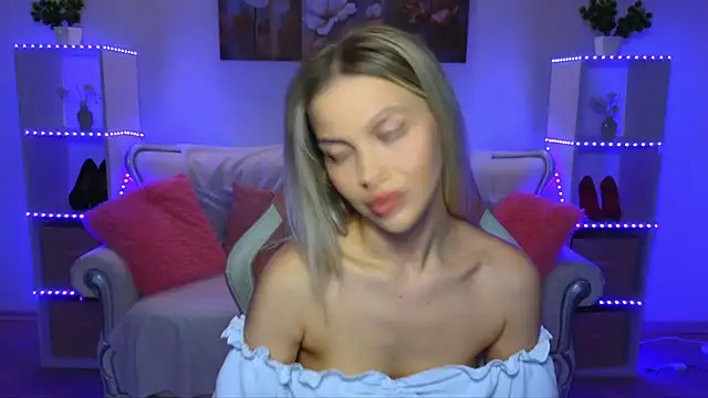 EmmyMills online show from September 21, 8:58 pm