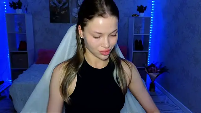 Snapshot of EmmyMills chatting on June 19, 8:58 pm EmmyMills online show from June 19, 8:58 pm