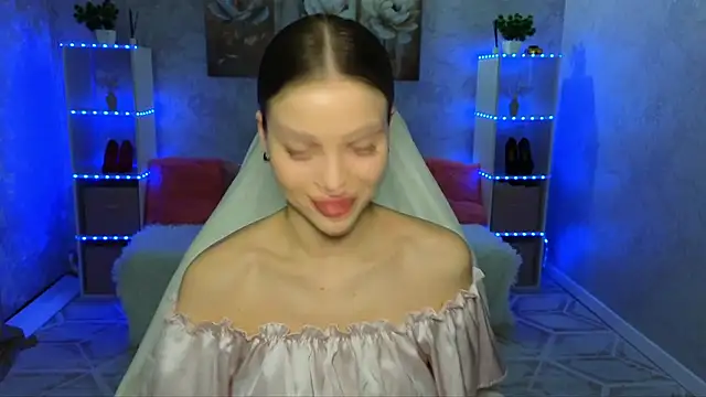 EmmyMills online show from February 6, 11:01 pm