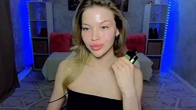 EmmyMills online show from April 4, 7:31 pm