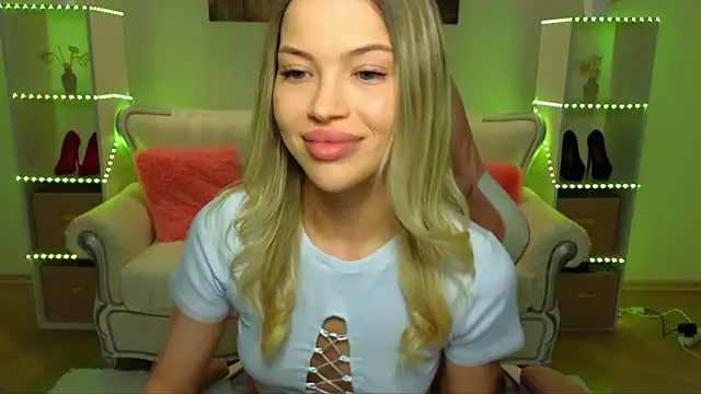 EmmyMills online show from January 10, 6:03 pm