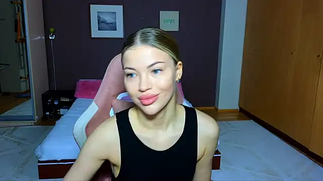 EmmyMills online show from February 2, 11:21 pm