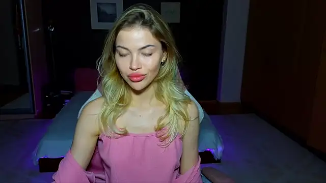 EmmyMills online show from February 15, 10:21 pm