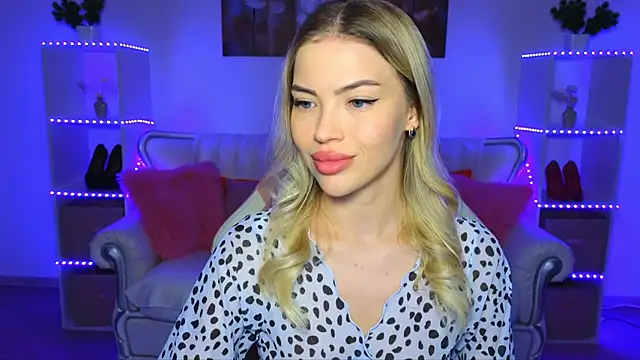 EmmyMills online show from November 15, 12:25 am