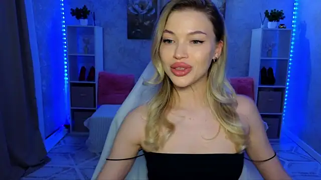 EmmyMills online show from February 13, 8:53 pm