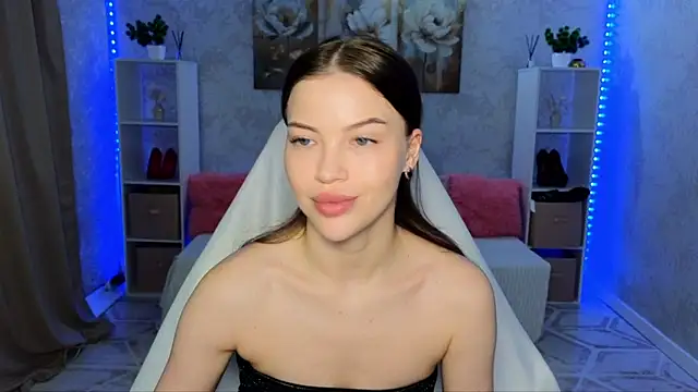 Snapshot of EmmyMills chatting on June 7, 3:12 am EmmyMills online show from June 7, 3:12 am