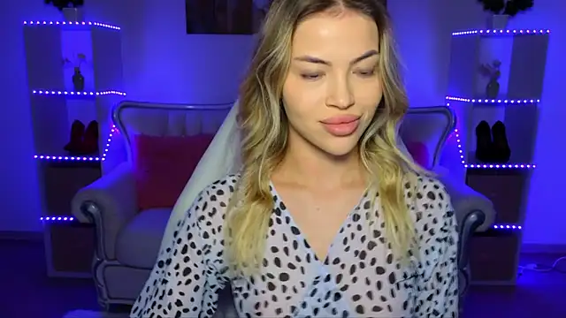 EmmyMills online show from December 5, 8:06 pm