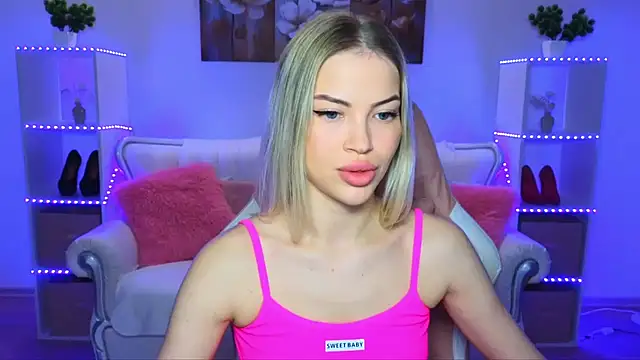 EmmyMills online show from October 19, 9:17 pm