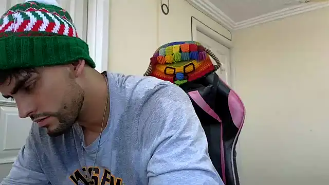 Jackyrose online show from December 19, 8:33 pm