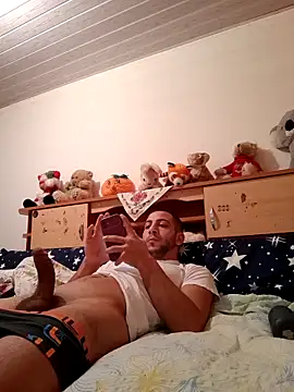 Snapshot of emea4 chatting on February 15, 3:22 pm emea4 online show from February 15, 3:22 pm