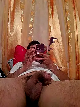 Snapshot of emea4 chatting on December 21, 12:13 am emea4 online show from December 21, 12:13 am