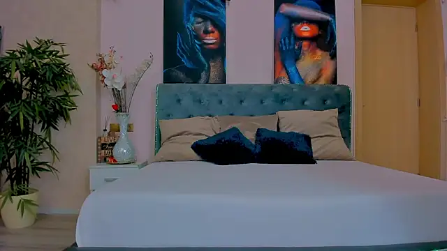 MichelleReys online show from September 12, 8:08 pm