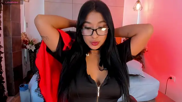 Snapshot of BellaHarllow chatting on June 27, 6:14 pm BellaHarllow online show from June 27, 6:14 pm