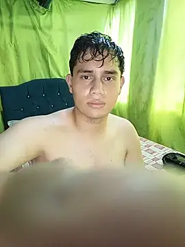 Snapshot of emanuel_831 chatting on May 27, 4:47 pm emanuel 831 online show from May 27, 4:47 pm