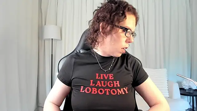 SaraDesirexo online show from May 7, 12:41 pm