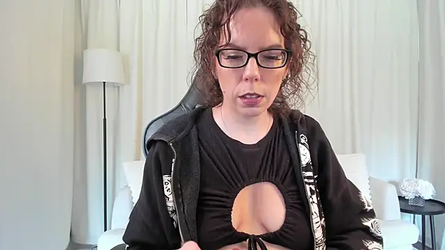 SaraDesirexo online show from May 12, 12:44 pm