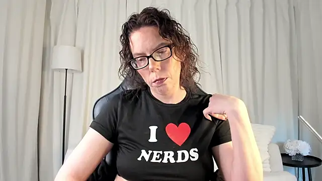 SaraDesirexo online show from April 30, 1:07 pm