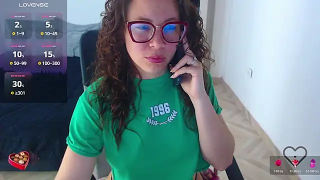 Snapshot of SharonR1 chatting on July 16, 1:24 am SharonR1 online show from July 16, 1:24 am