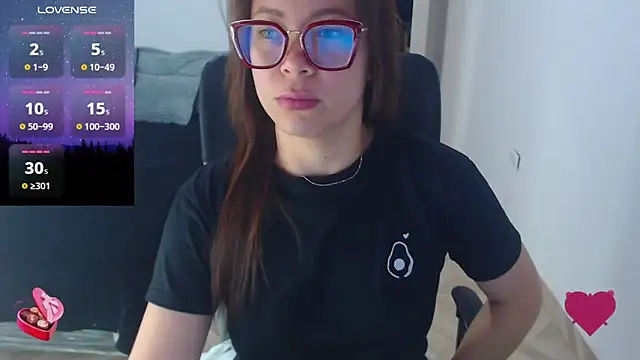 SharonR1 online show from May 18, 2:00 pm