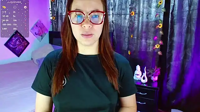 SharonR1 online show from November 3, 6:00 pm