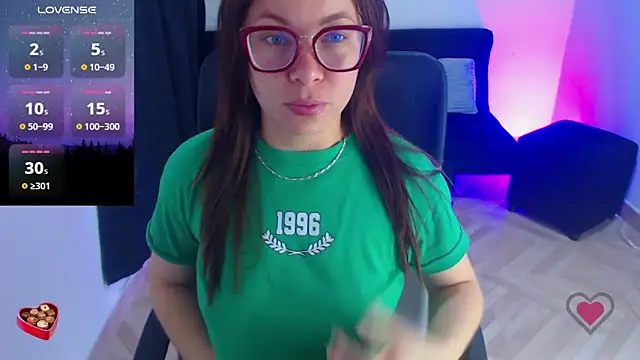 SharonR1 online show from April 19, 11:33 am