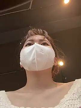 Snapshot of Lami_Mi chatting on March 10, 7:00 am Lami Mi online show from March 10, 7:00 am