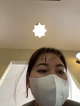 Snapshot of Lami_Mi chatting on March 5, 7:27 am Lami Mi online show from March 5, 7:27 am