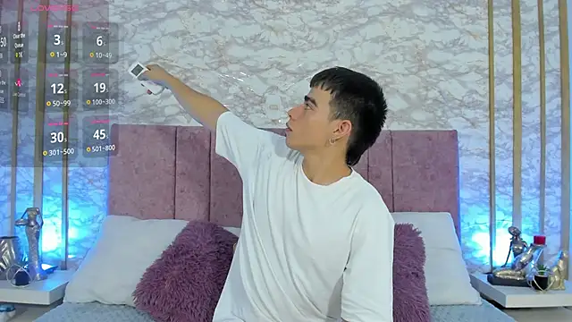 Snapshot of its_liam18 chatting on March 12, 12:42 am its liam18 online show from March 12, 12:42 am