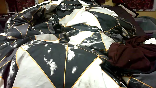 Snapshot of Mic_Oxinner chatting on December 1, 9:04 pm Mic Oxinner online show from December 1, 9:04 pm