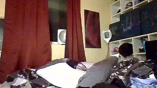 Snapshot of Mic_Oxinner chatting on October 6, 10:27 am Mic Oxinner online show from October 6, 10:27 am